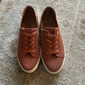 Lucky Brand Tenuda Shoes. Orange, Knit. Size 7m